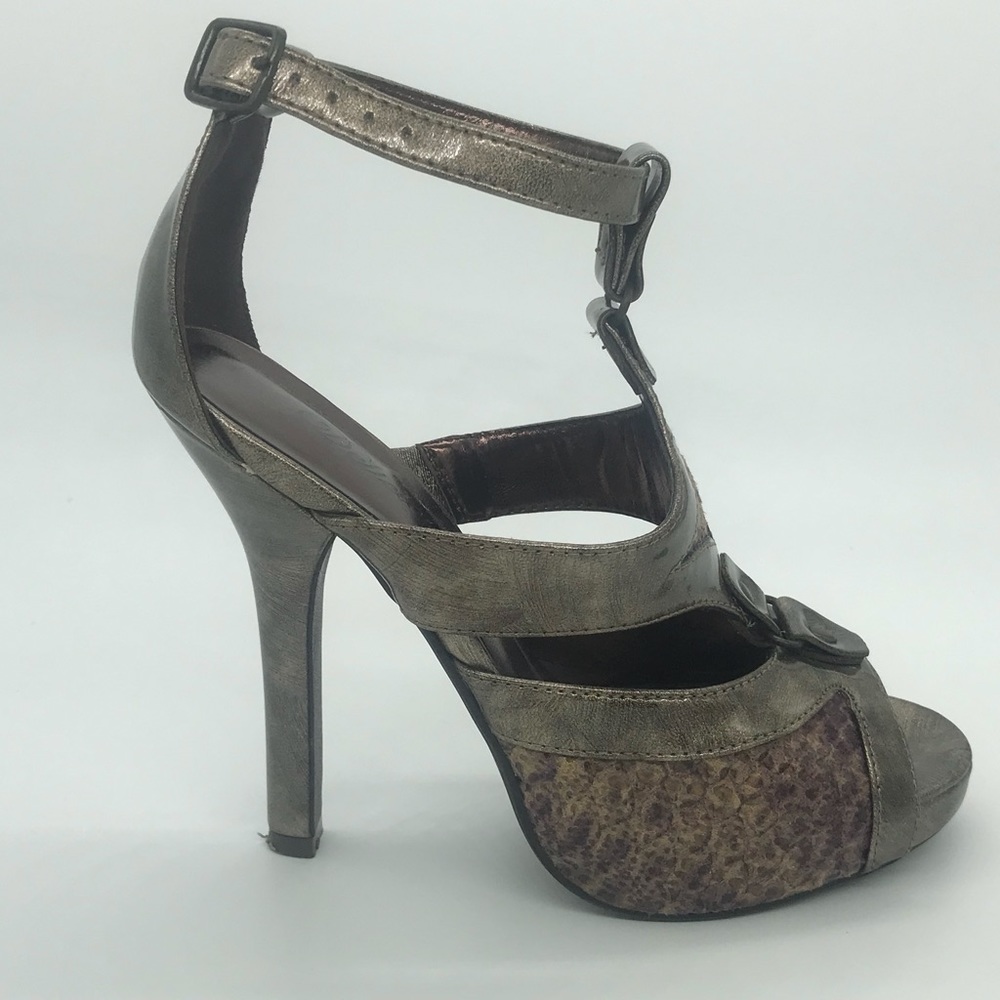 Delicious faux snakeskin heels size 6.5